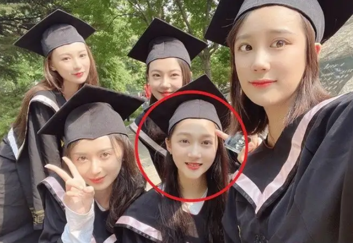 大学毕业照可以不拍吗（女生拍毕业照忘记化妆）