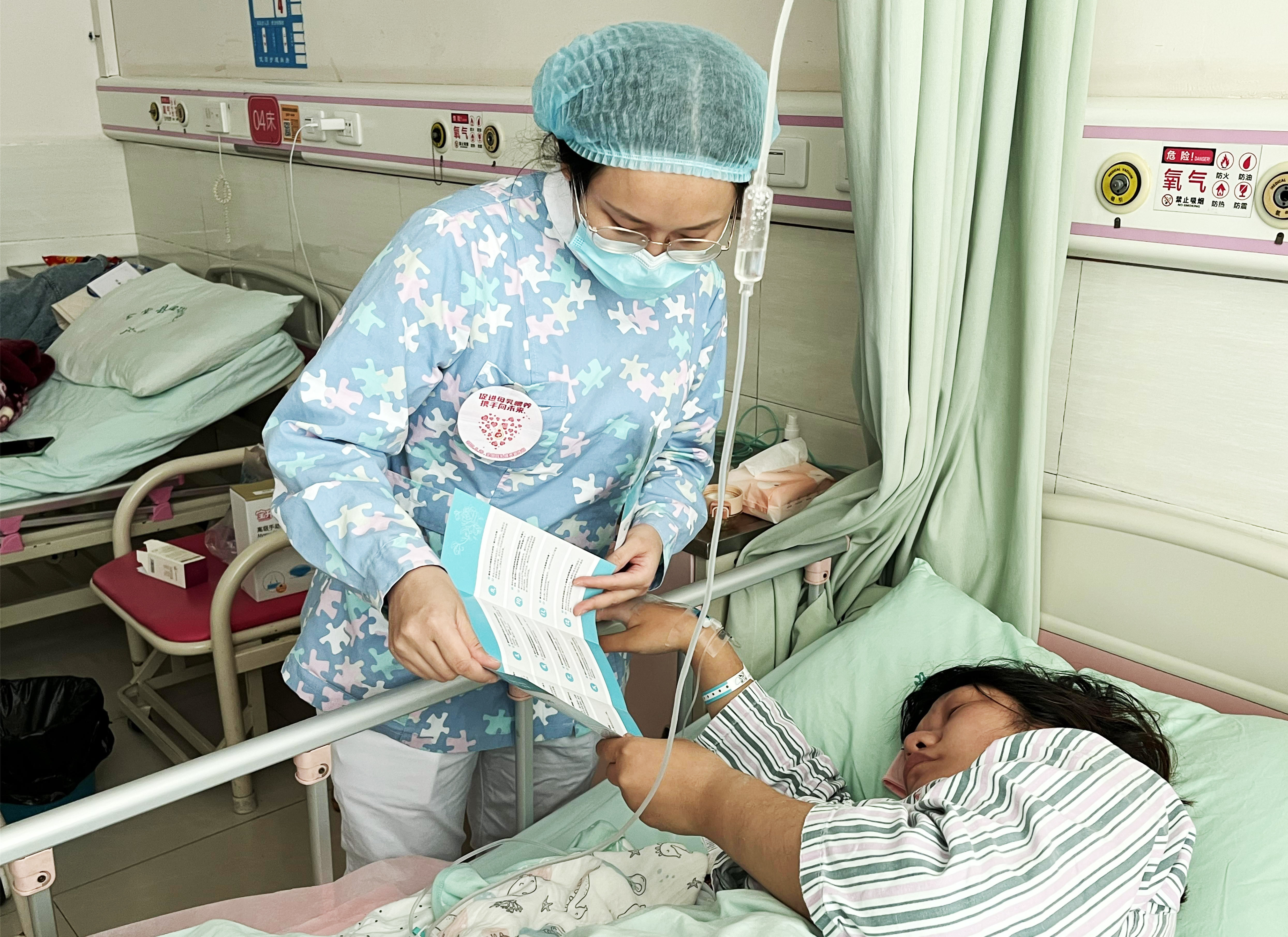 金堂县妇幼保健院开展全国母乳喂养日宣传活动