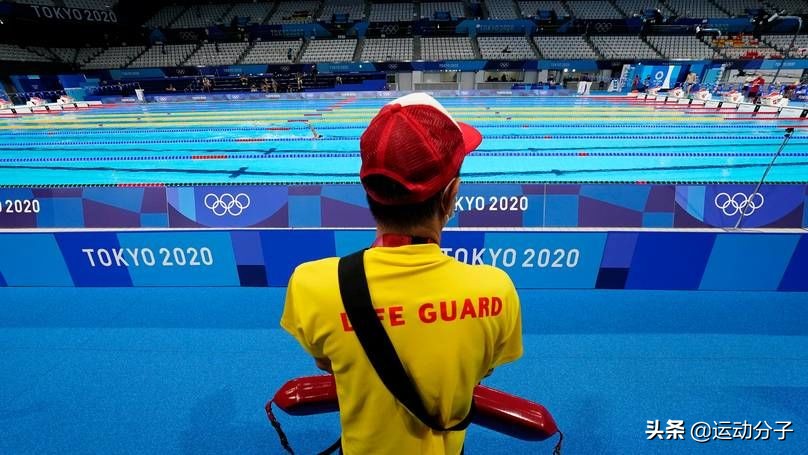 奥运会游泳比赛救生员（为什么奥运会这种级别的游泳比赛，场边依然会设置救生员？）