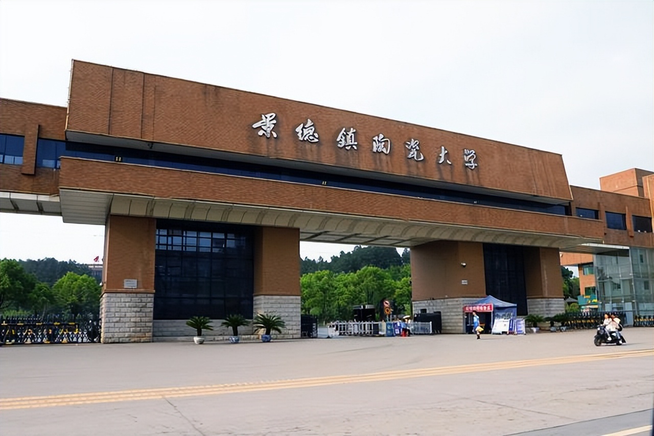 2022最新江西省大学排名，师大追上江财，一学院排名超过过大学