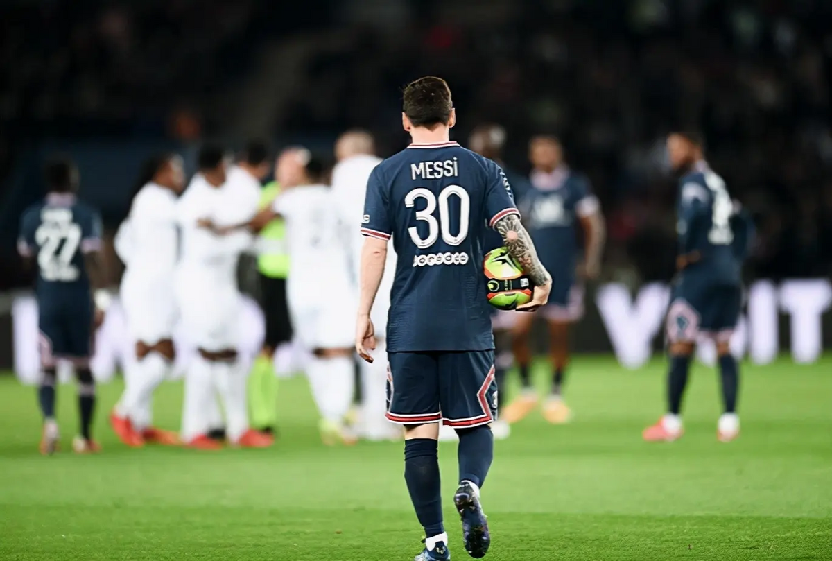 世界足球最高年薪2020(足坛年薪排行榜:内马尔登顶,梅西比c罗还低,第4