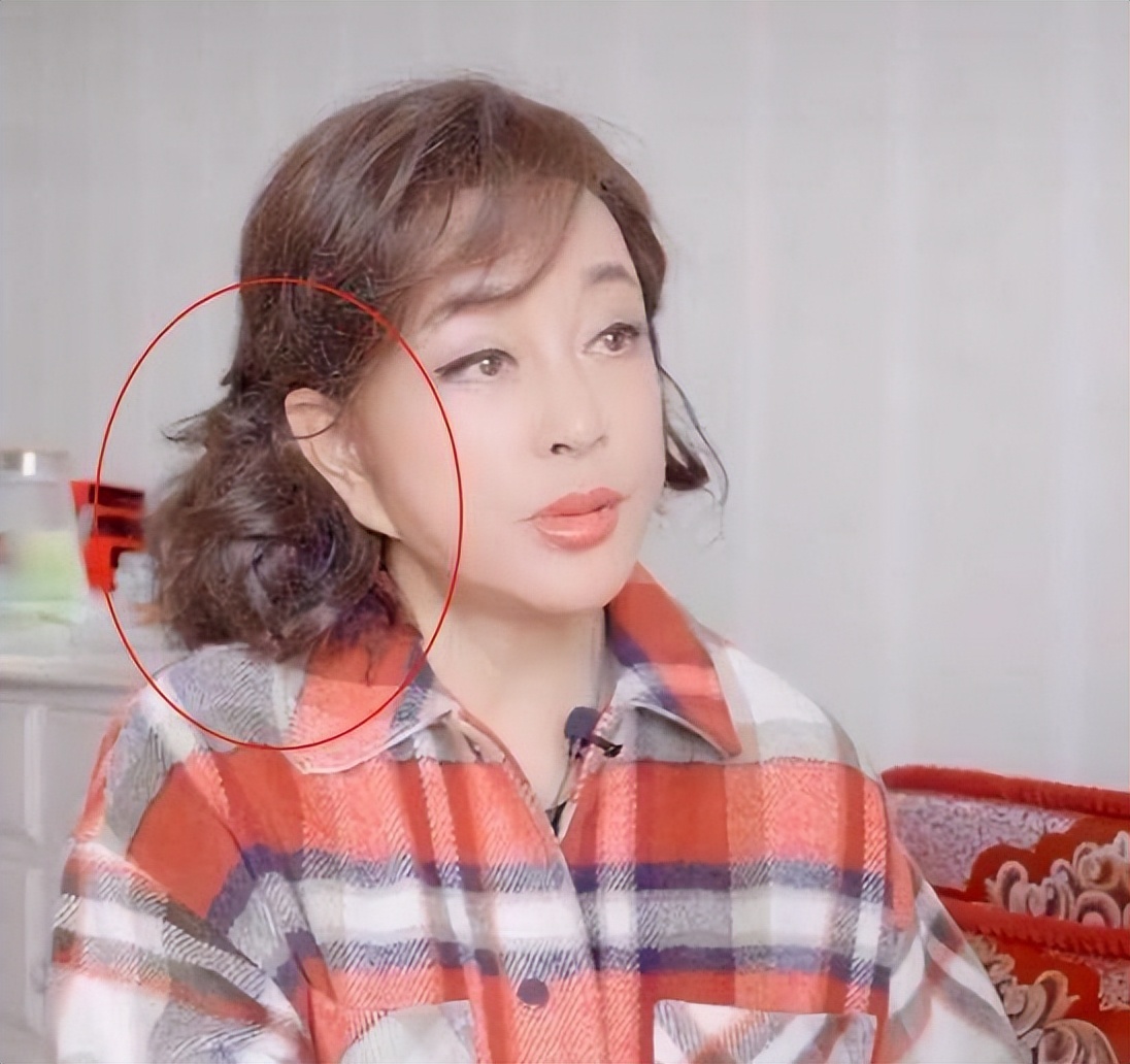 哪有什么“不老女神”，离开百万修图师，这些女明星的脸全露馅了