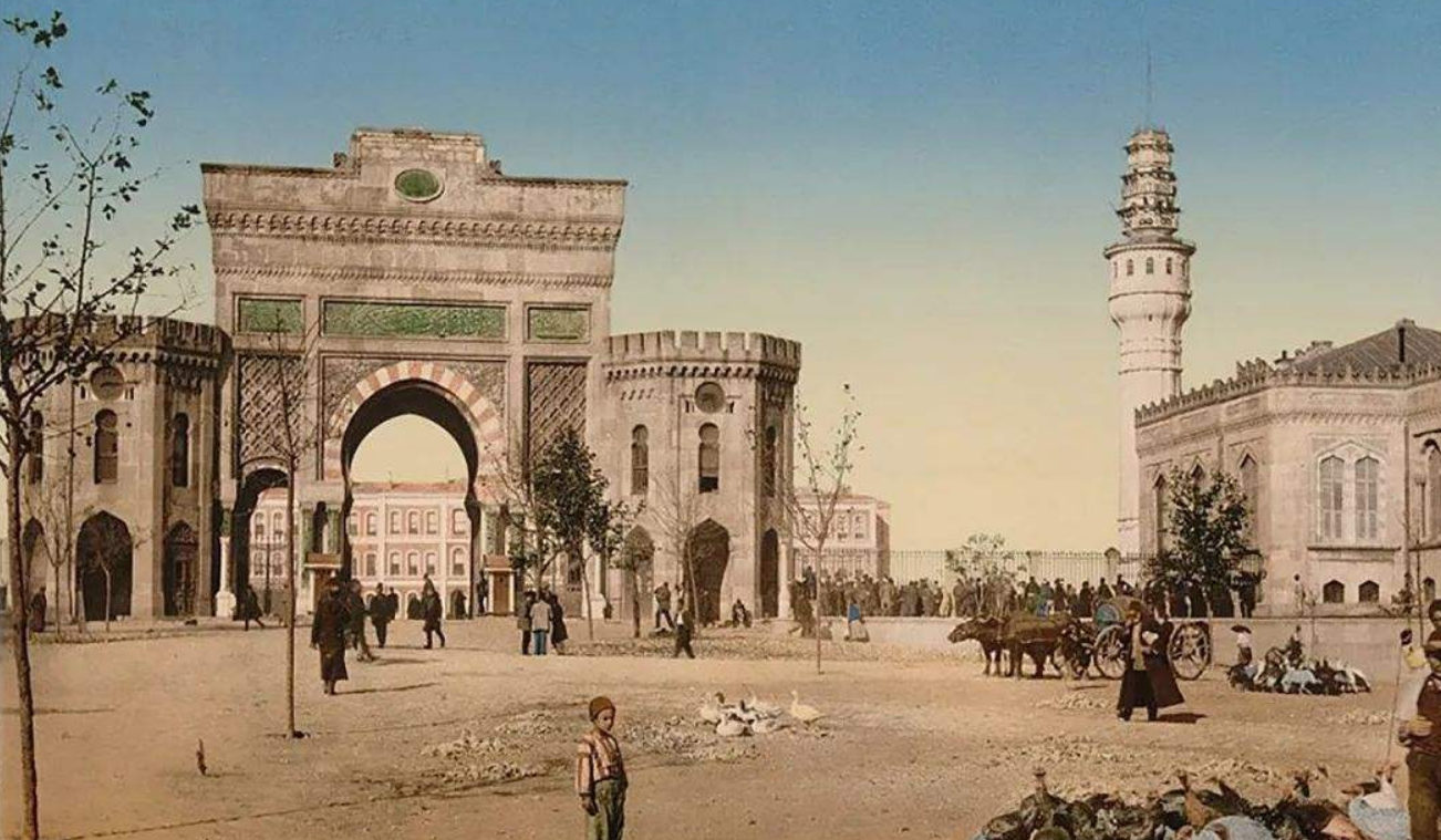 土耳其恶魔：洗脑上千女性做情人，藏6.9万颗避孕药，被判1075年