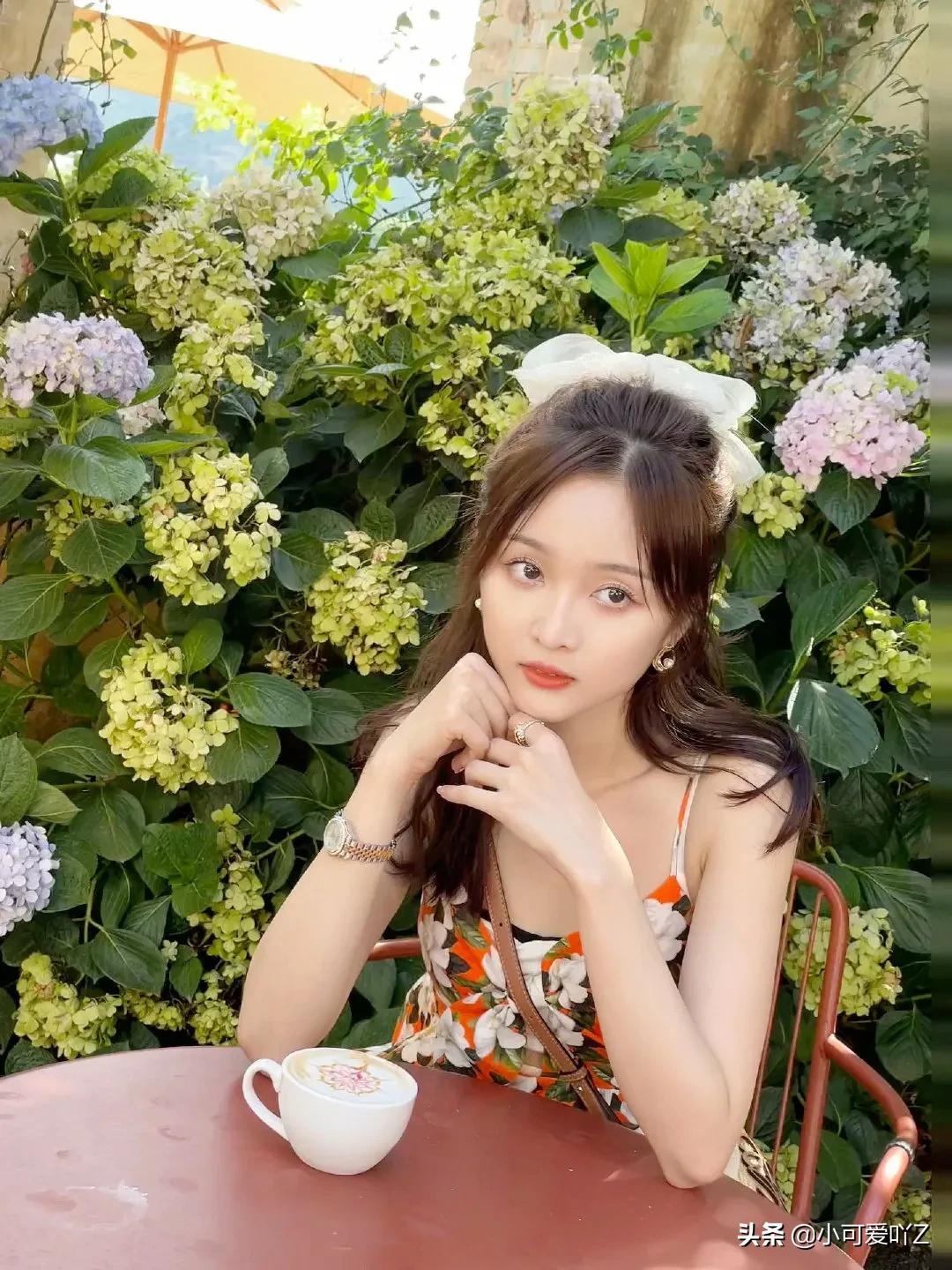 吴宣仪，吊带花朵裙，白色蕾丝发带，精致女孩可爱美丽