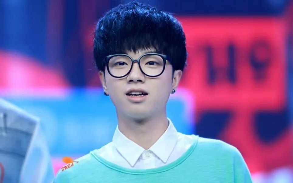 从2013年的选秀节目《快乐男声》中脱颖而出勇夺桂冠的华晨宇,本该