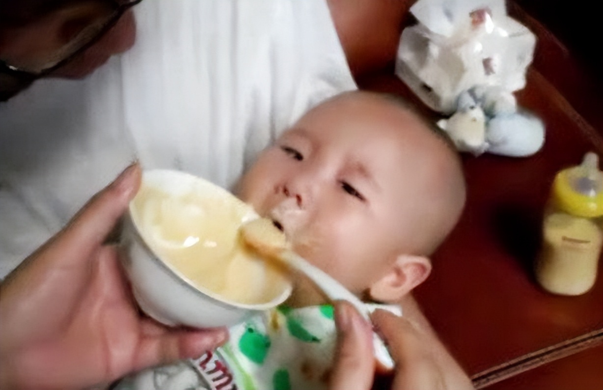 婴儿第一口辅食可以吃米粉吗？ - 知乎