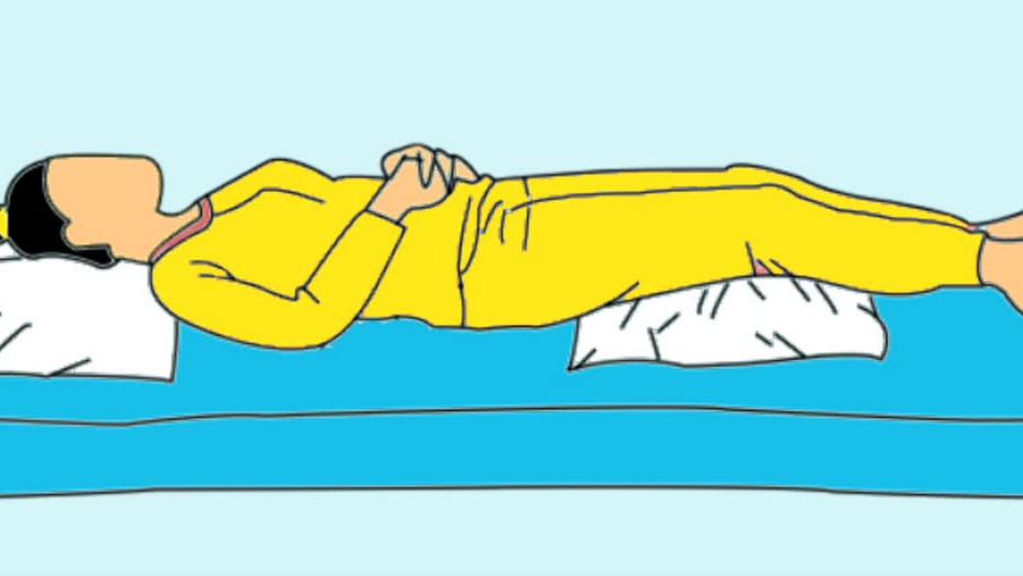 腰椎间盘突出睡觉姿势有哪些图片「腰椎间盘突出睡觉把腰垫高有好处吗