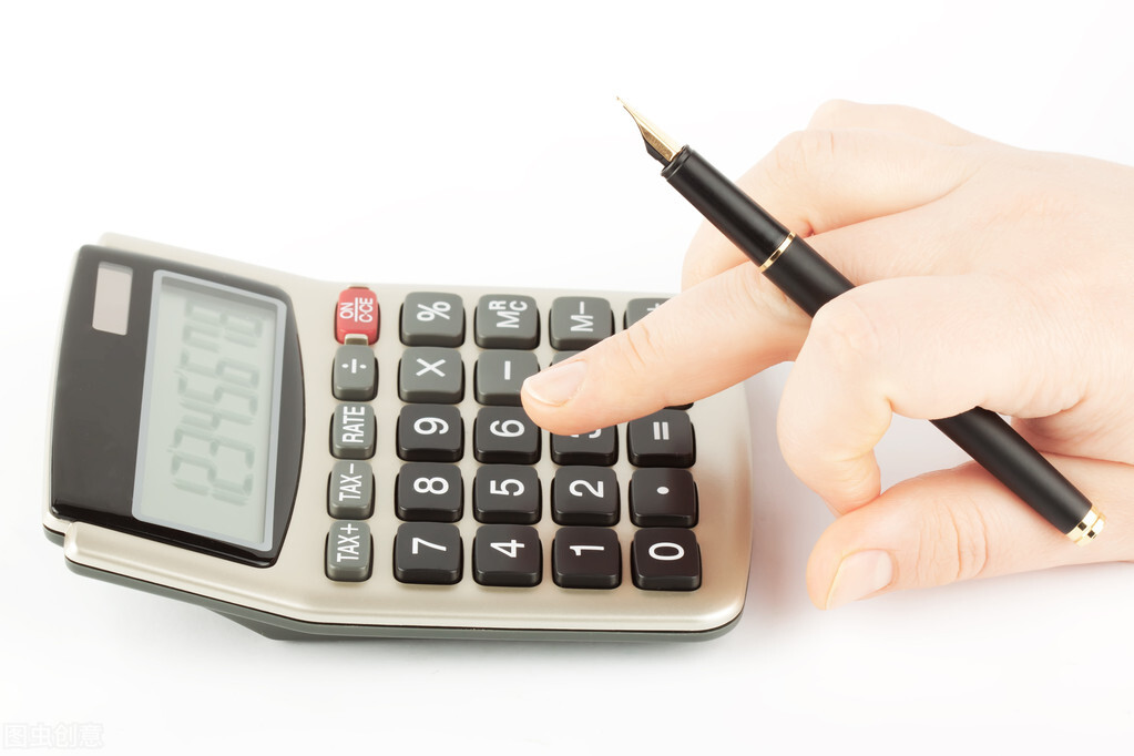 年度学校财务人员个人工作总结