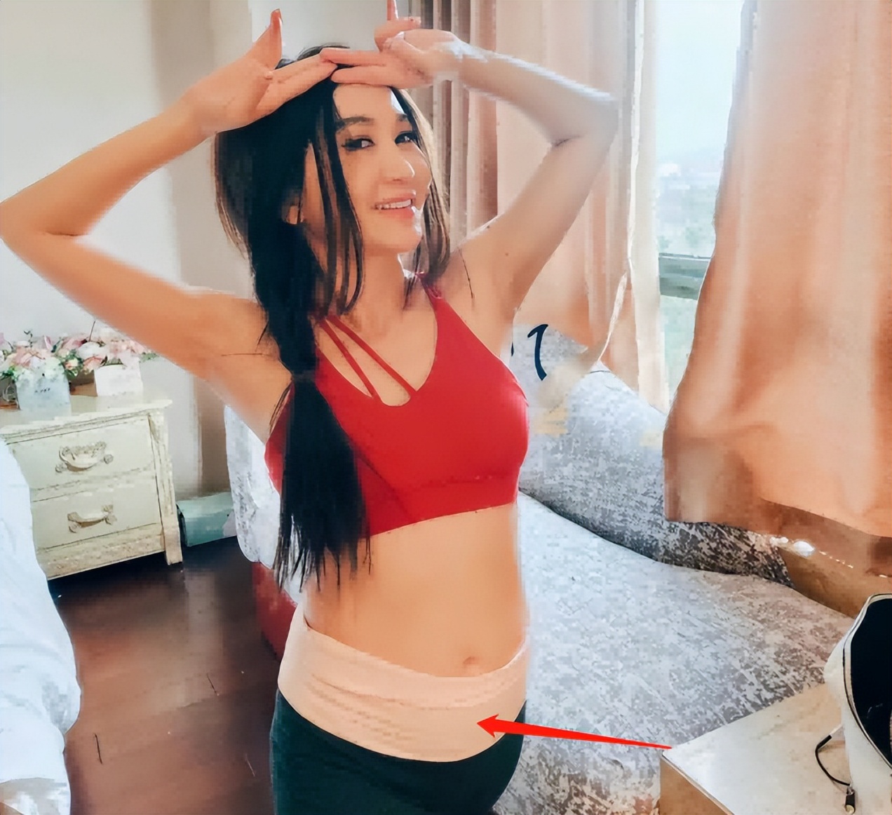 痘痘脸、赘肉、五五分！生图里的女星，让我看见了人间真实