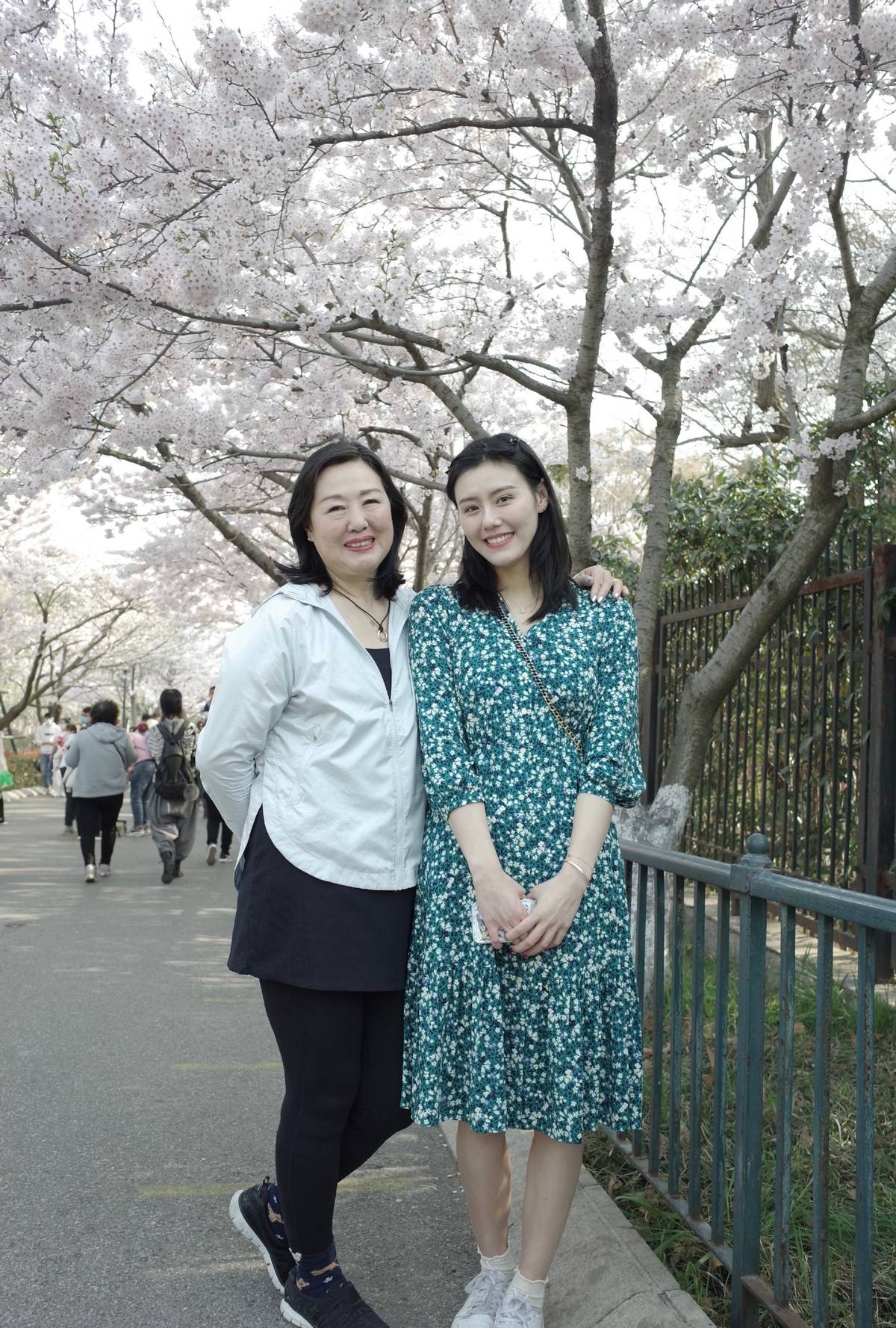 刘湘游泳女神(刘湘近况：26岁泳坛女神，1米76大长腿，和妈妈春游，广东广州人)