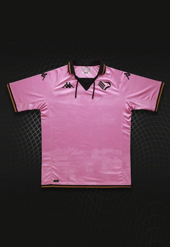 世界上最好的足球队服（本赛季哪支球队的三套球衣设计水平最高？这十大球队走在时尚前沿）