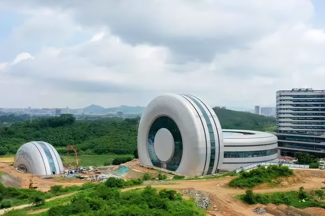 十大丑陋建筑第五名广西桂林漓江歌剧院本案虽非直接用建筑拟物象形