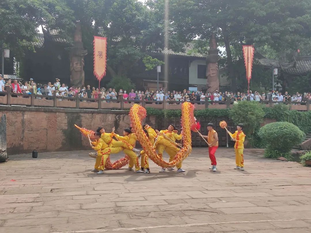 浓情端午 鼓乐龙腾——黄龙溪学校小龙队受邀参加景区文化展演活动