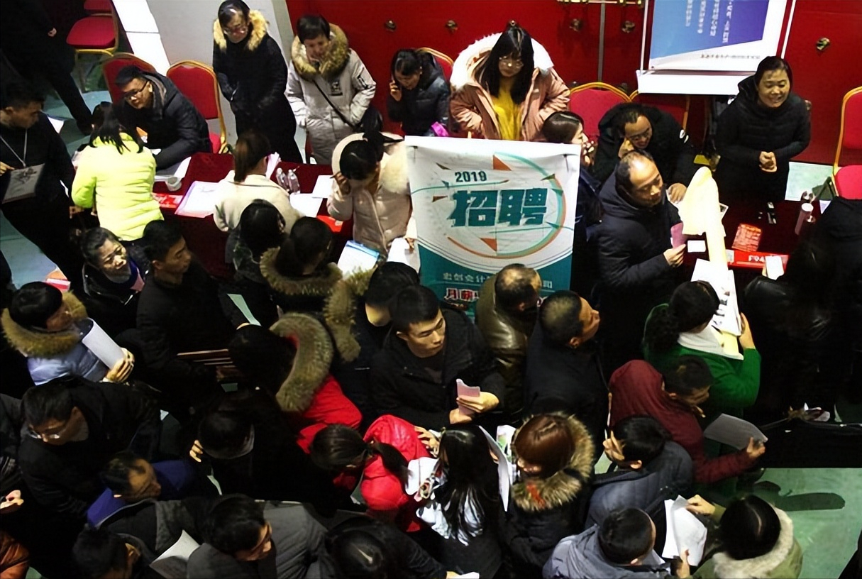 全国毕业生平均薪资公布，北京最高，网友：我可能找了份假工作