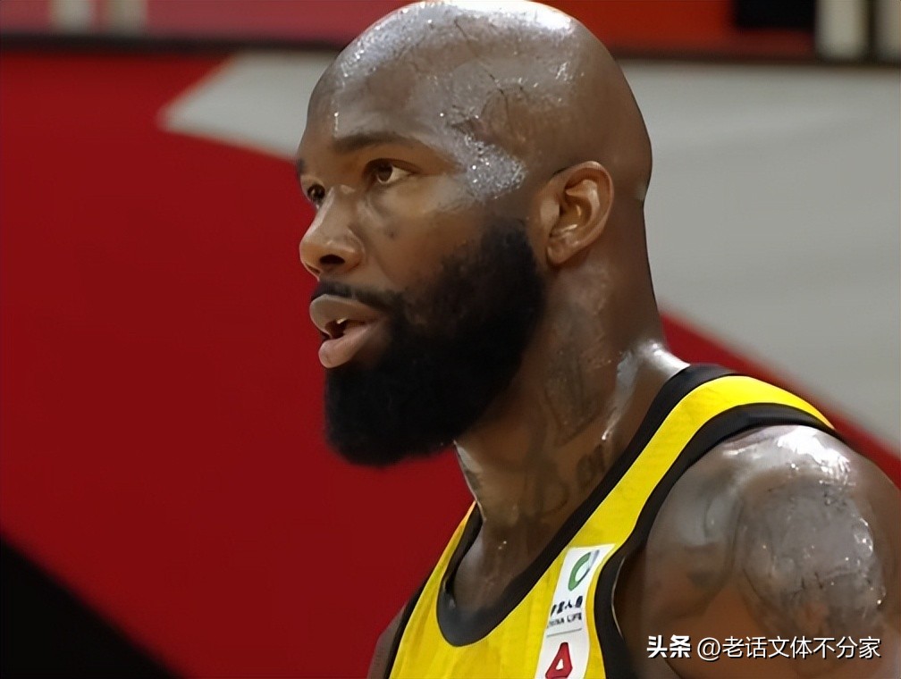 浙江广厦男篮队员琼斯（十年CBA万分闪耀：“黑风虎”琼斯与吉相辅相成，难道要分道扬镳）