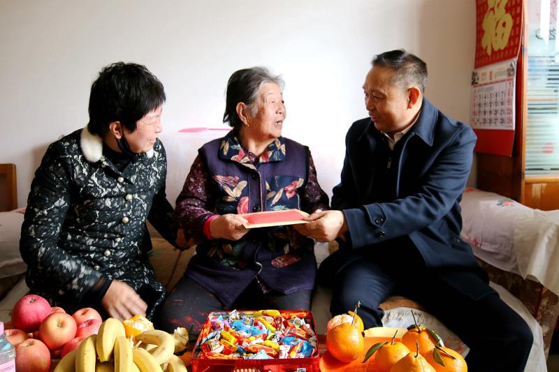 兰州市西固区人民政府 西固要闻 西固区政府主要领导开展节前走访慰问