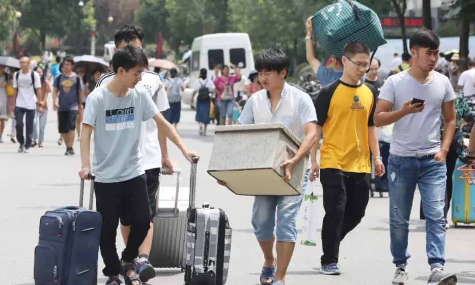 大学生每月生活费等级表，第一级堪比荒野求生，确定是亲生的？