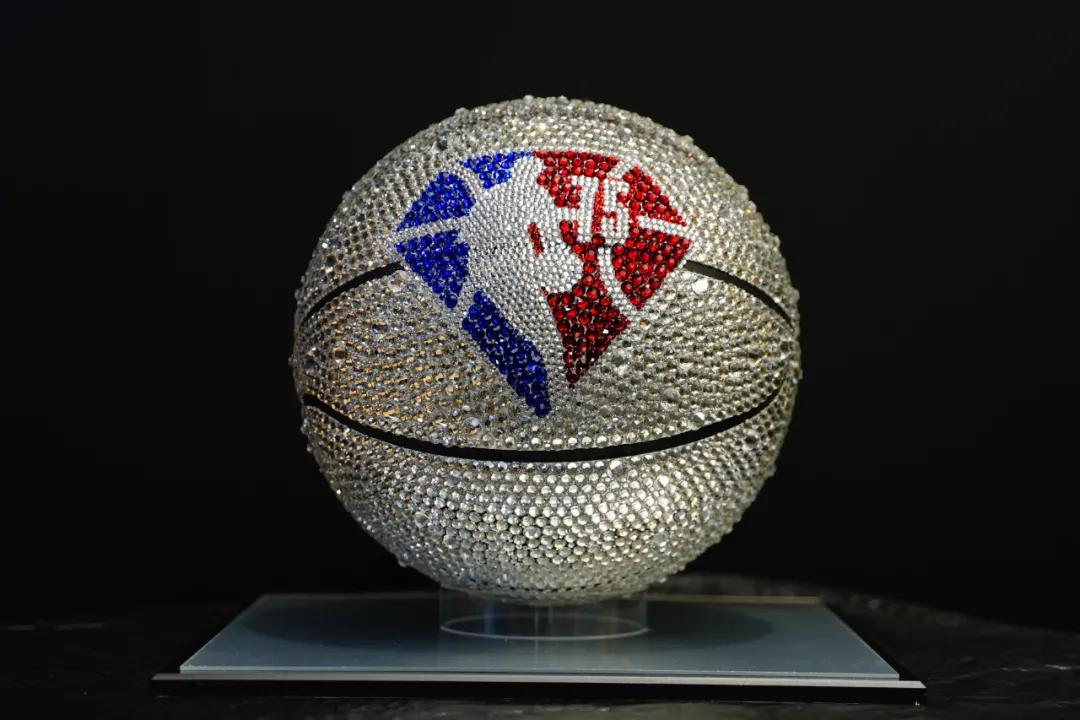 青岛哪里有nba的专卖店（3年连开3家！NBA在华布局大型门店，搭起文化沟通桥梁）