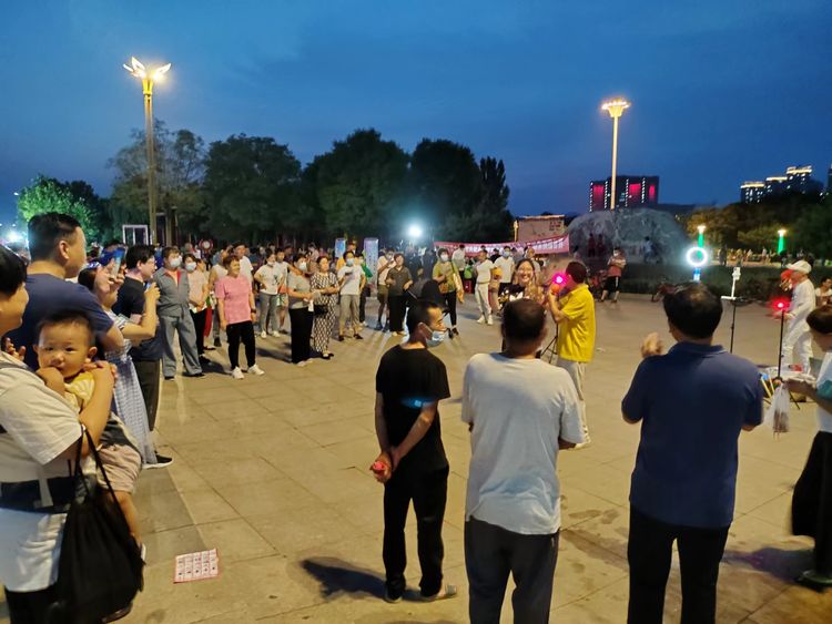 赞！钢城区街头艺人展演亮相大汶河广场！