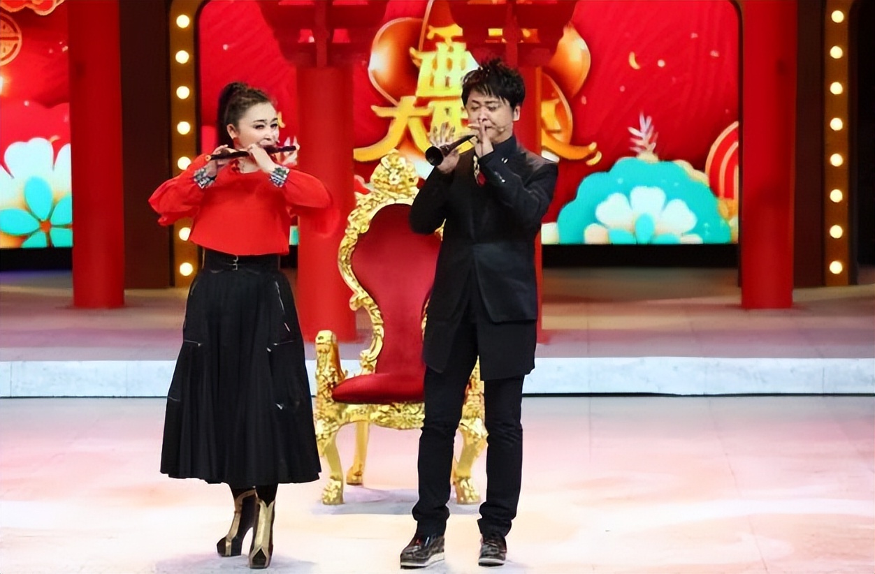 歌手冯晓泉：凭借一首歌登上春晚，与曾格格共建“421”幸福家庭