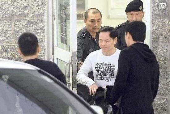 2007年，香港富豪猎艳被绑，拒付百万酬金而丧命，绑匪曾是受害者