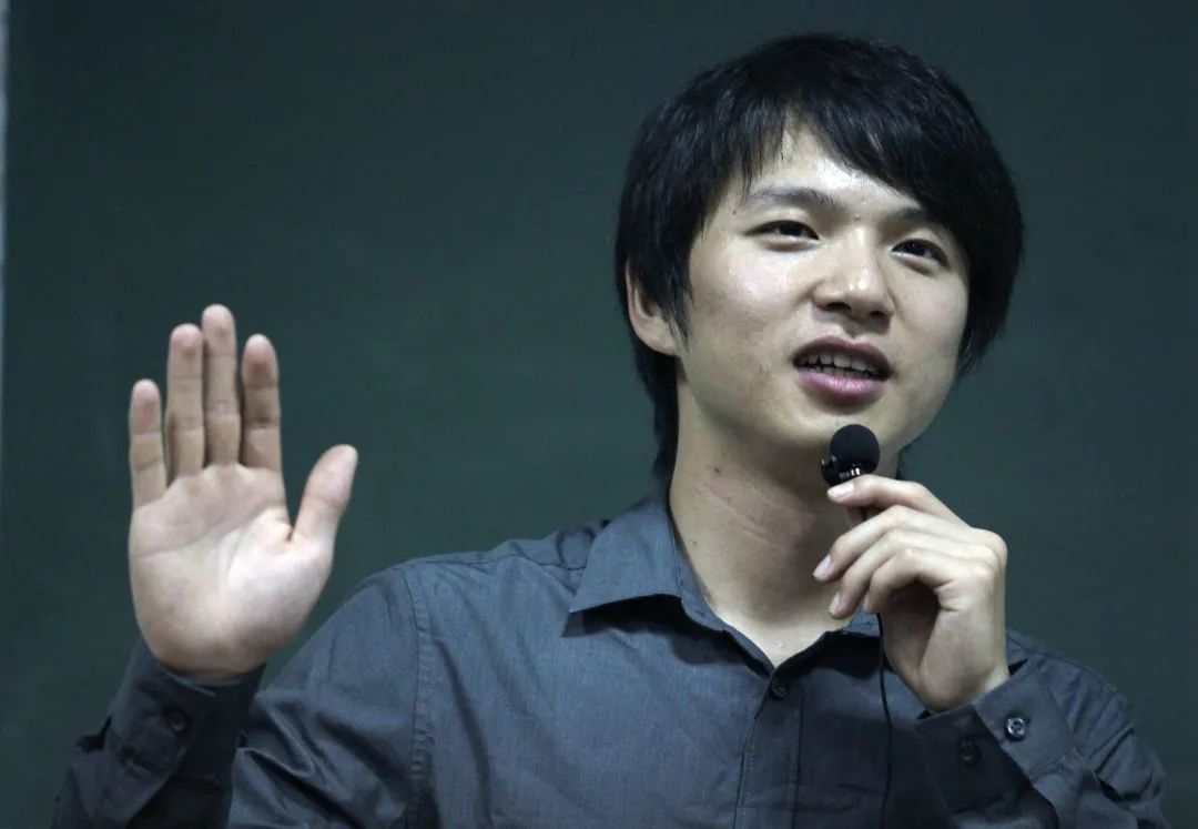 卷款5.4亿，连夜跑路！昔日的北大学霸，人设崩了