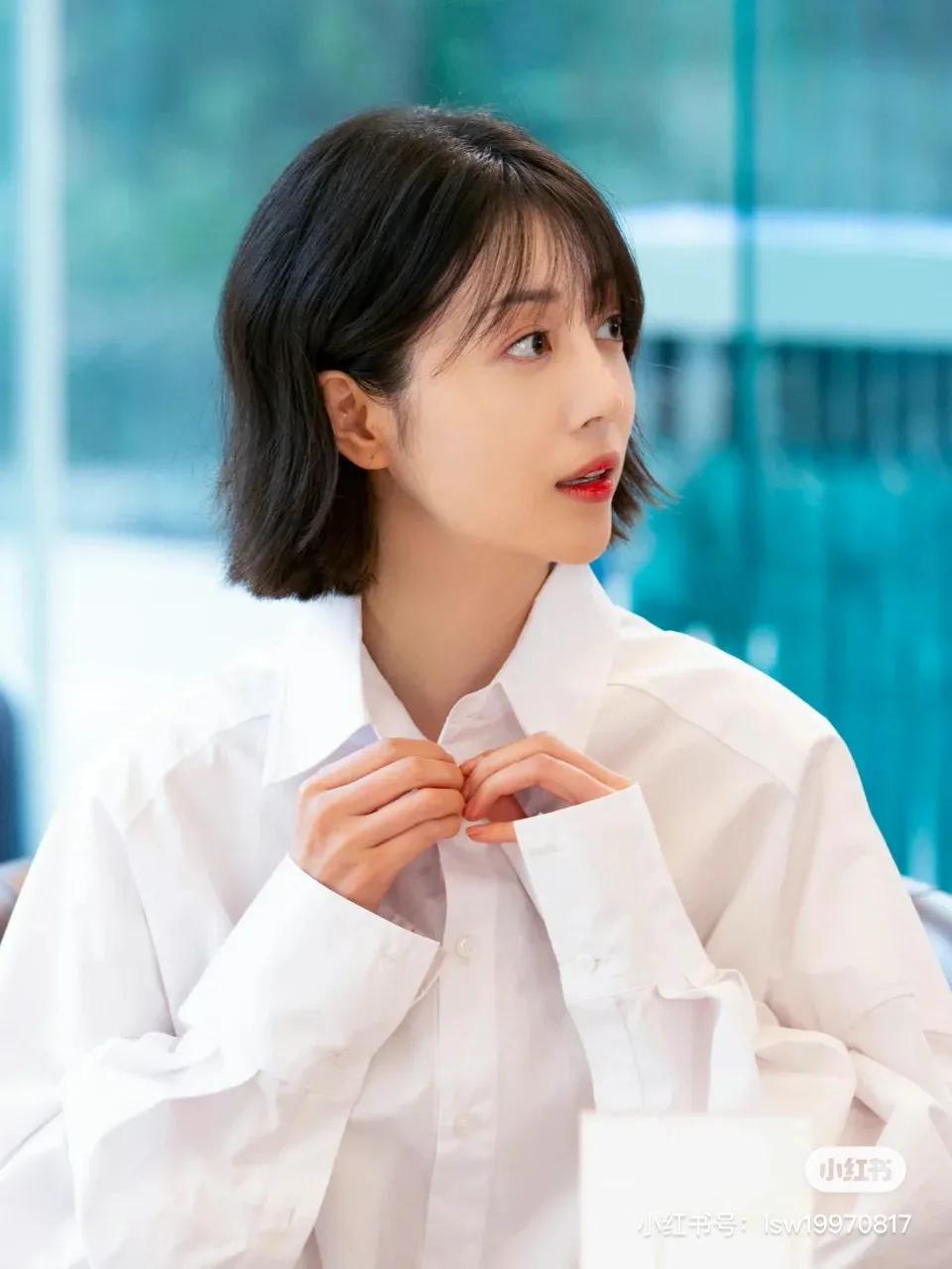 你的邻居长不大李溪芮穿搭