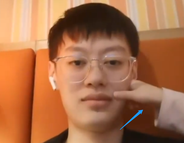 相差20岁兄妹一起“隔离”，本以为会鸡飞狗跳，不料妹妹性情大变