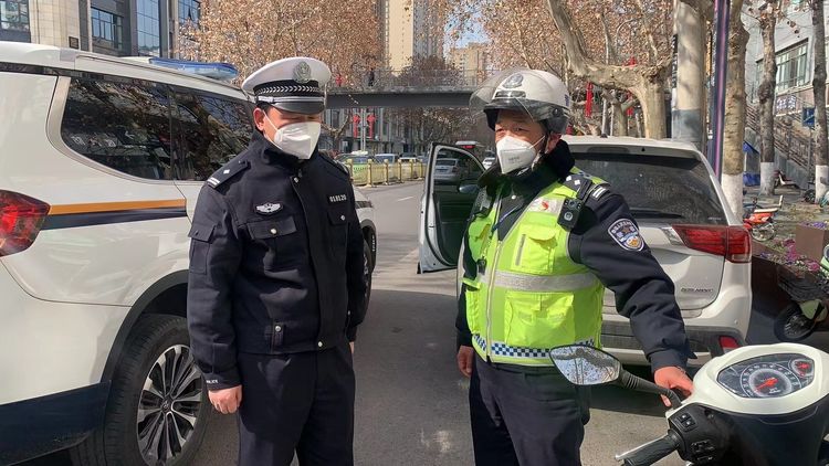 步巡+拖移+管制 | 西安交警雁塔大队整治违停再发力