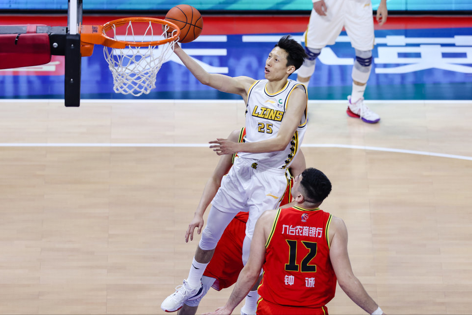广厦力克吉林1-0领先「MVP砍24分,孙铭徽17 12,广厦1-0吉林!李安9中9,琼斯太累了」
