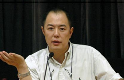 “皇帝专业户”张铁林：改国籍，字画卖十万，痴恋女学生不负责