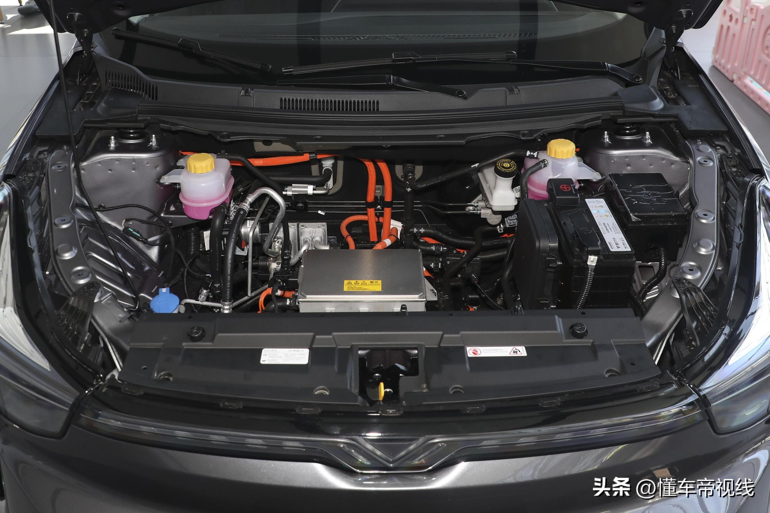 新车 | 11.88万元起，部分配置调整，2023款哪吒U-II 挑战版上市