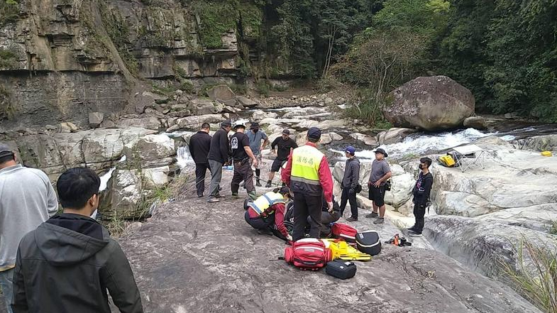 炎亚纶现身回应新剧2人坠亡：不打算复拍，对我而言是很大的折磨