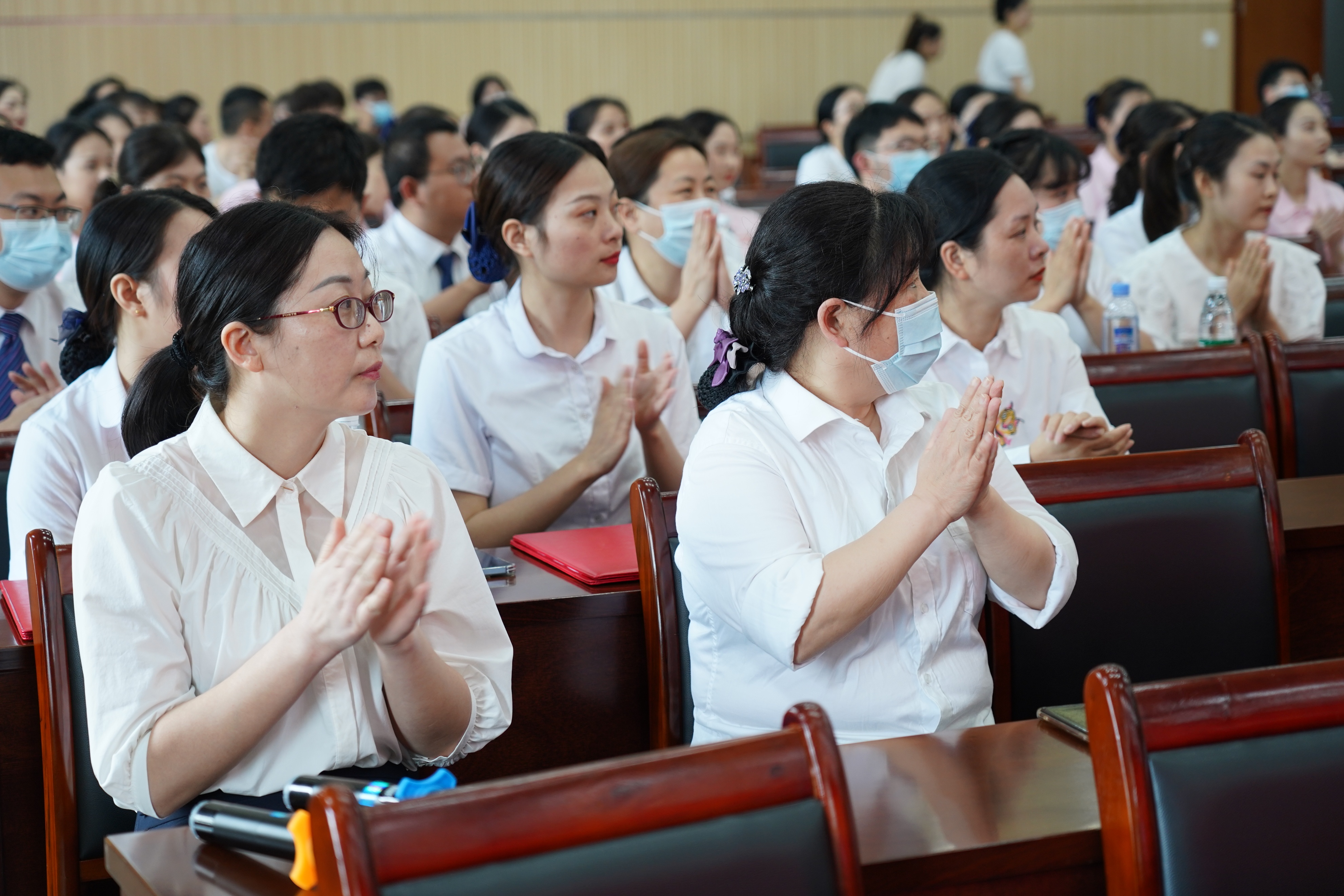 郫都区人民医院：天使心向党 奋进新时代