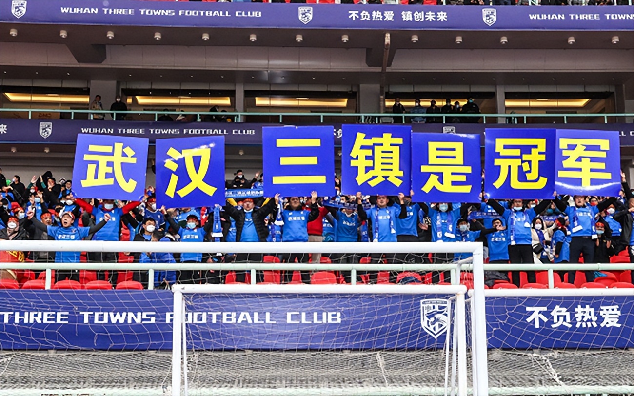 2022中超賽程第二階段</h2>

<p>　　在保級、爭冠結果相繼提前揭曉后，季軍，也就是最后一張亞冠入場券之爭為這個賽季中超聯賽各類競爭，畫上了句號。浙江隊在最后一輪戰勝已提前降級的武漢長江隊后，獲得季軍。至此，4支升班馬球隊（不算遞補入超的大連人隊）全部躋身積分榜前10位。其中，武漢三鎮、浙江隊分獲冠軍、第3名，這與過去多年來升班馬球隊大多在保級生死線上苦苦掙扎的局面形成了強烈反差，卻也是國內職業聯賽現實環境背景下，必然產生的結果。</p>

<p>　　<img alt=