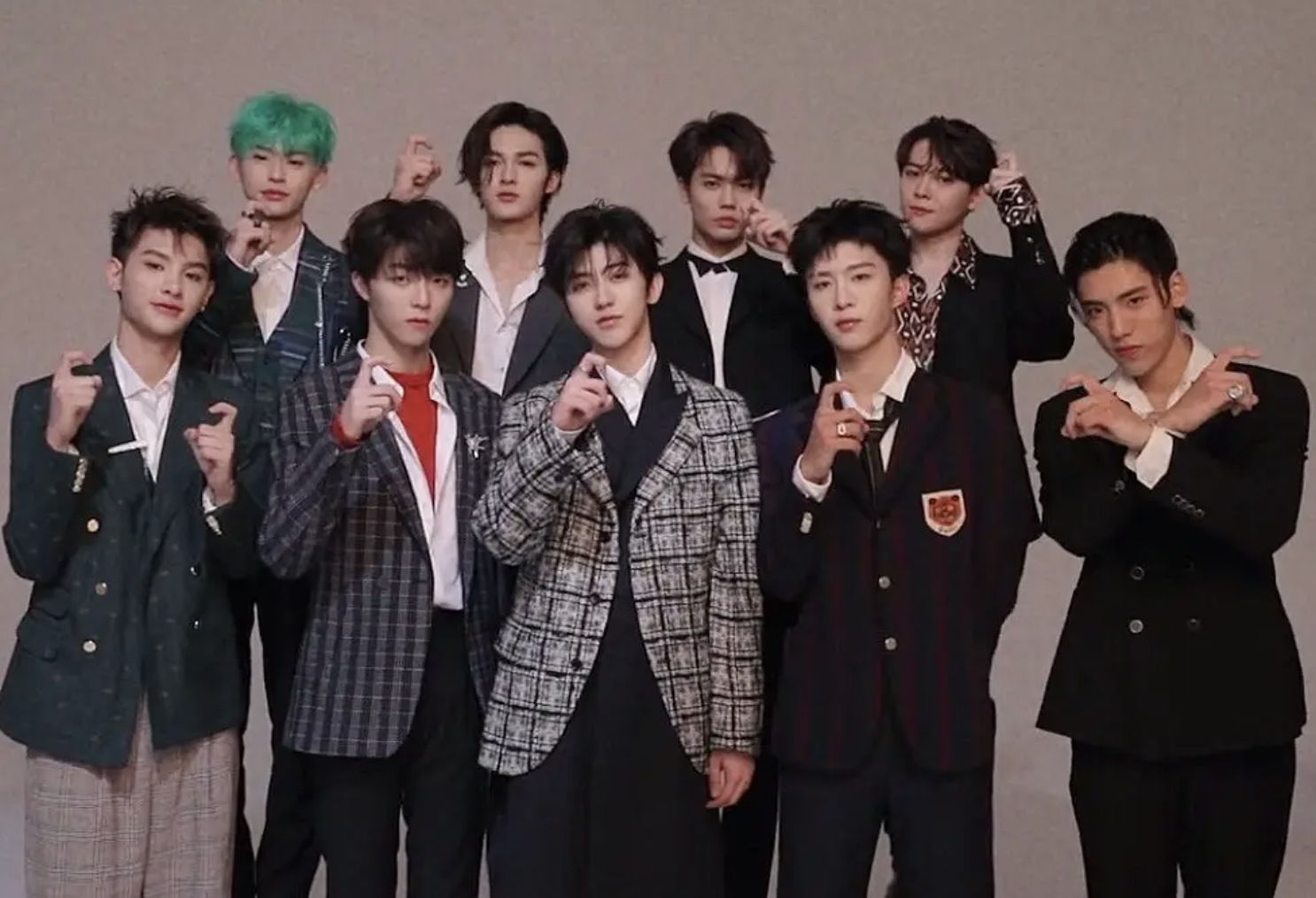 撕开练习生的遮羞布：有的负债累累，有的入狱，赔不起天价违约金