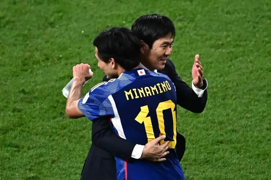 世界杯球迷为什么哭（中国球迷在世界杯现场痛哭）