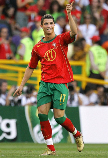 2004世界杯在哪个国家举行（2004年欧洲杯：冷门与颠覆齐飞，青春共激情一色）