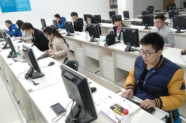 一优秀专科生应聘时遇冷，专科生到底算不算大学生？官方给出解释