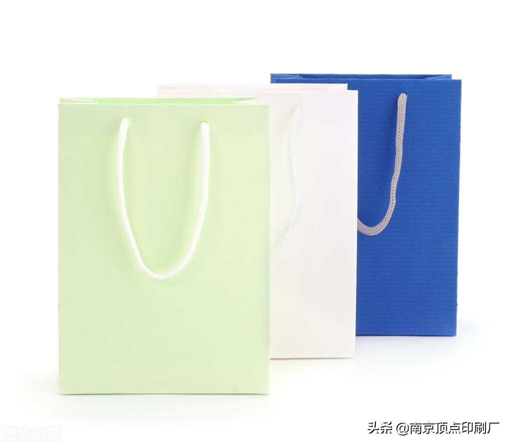 手提袋印刷设计(手提袋印刷如何设计才能赢得消费者的喜爱)