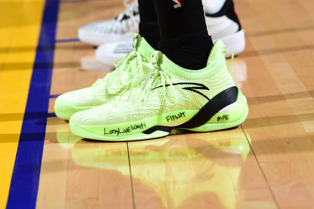 中国有哪些品牌签约nba（国产品牌大爆发！反伍登陆NBA，准者签约里弗斯，汤神迎来小爆发）