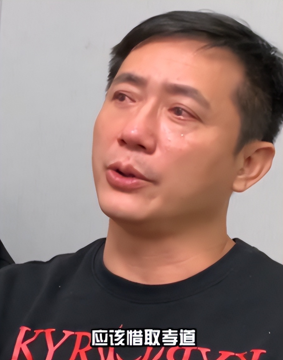 "康祈耀"彭新智含泪清唱《念亲恩》,他与康伯的父子缘已尽-蘑菇号