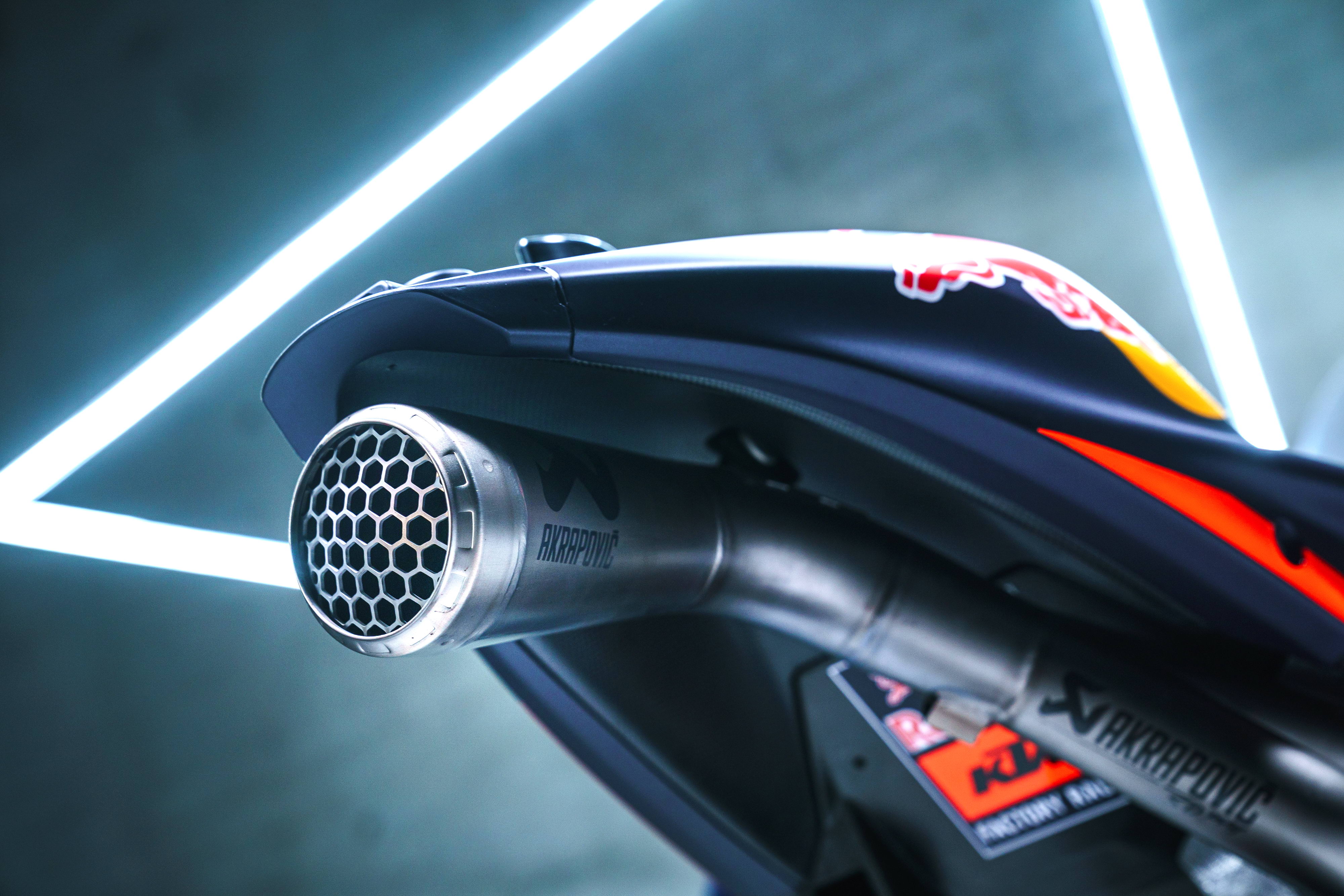 赛车rc比赛(MotoGP 2022：KTM MotoGP 红牛车队的 RC16 赛车)