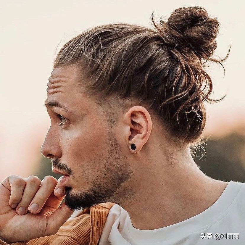 年底男发怎么剪？周边铲短露额发齐刘海，很多男士剪完都很帅