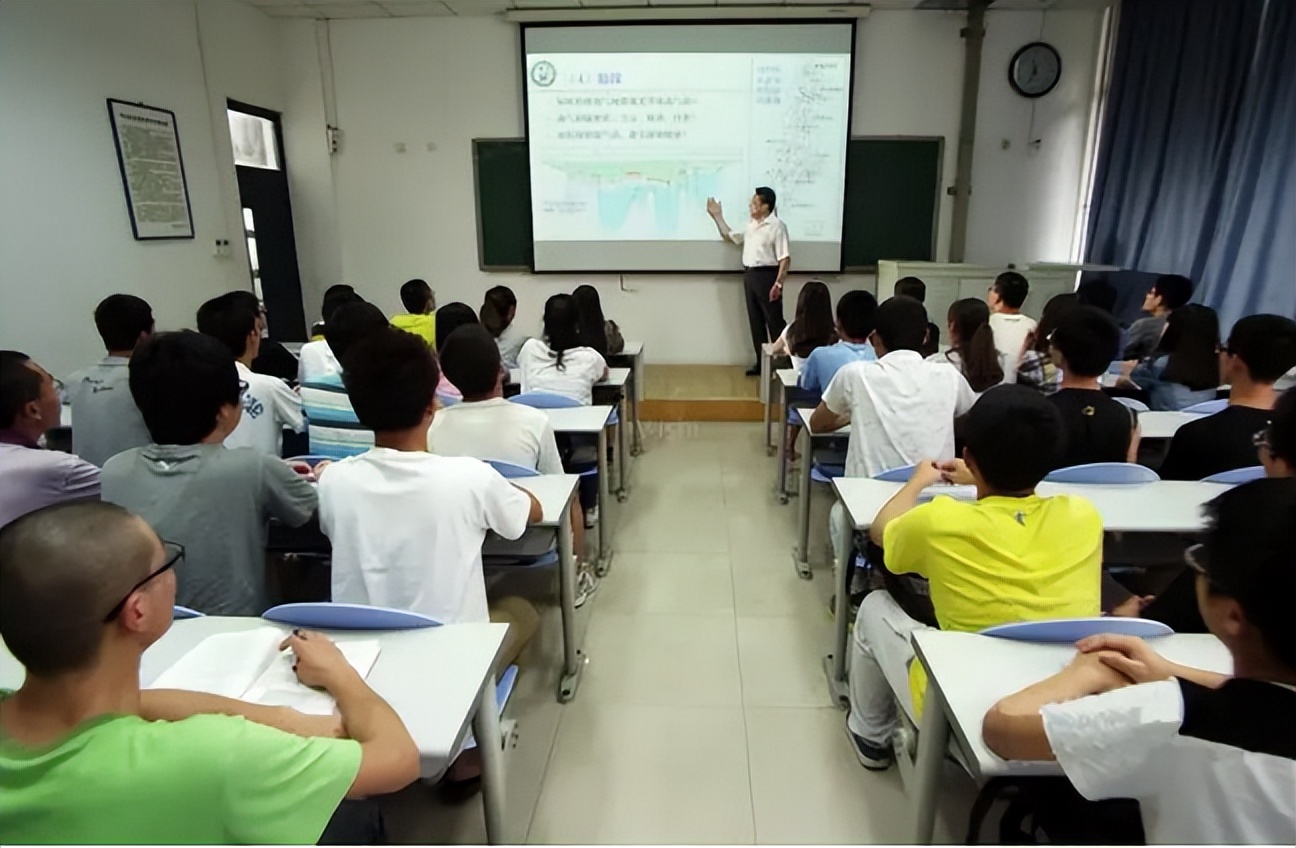 为啥毕业生就业愈发艰难？其实跟学生无关，主要问题出在高校教育