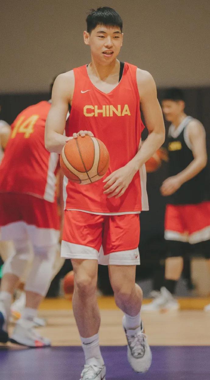 预测中国男篮2030年的主力阵容