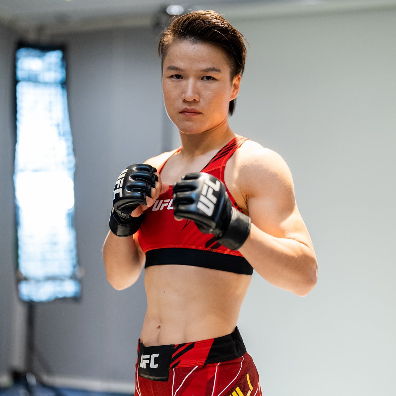 在哪里可以看张伟丽比赛直播（UFC281官方直播：中文解说现场张伟丽VS卡拉直播(jrs)高清观看）