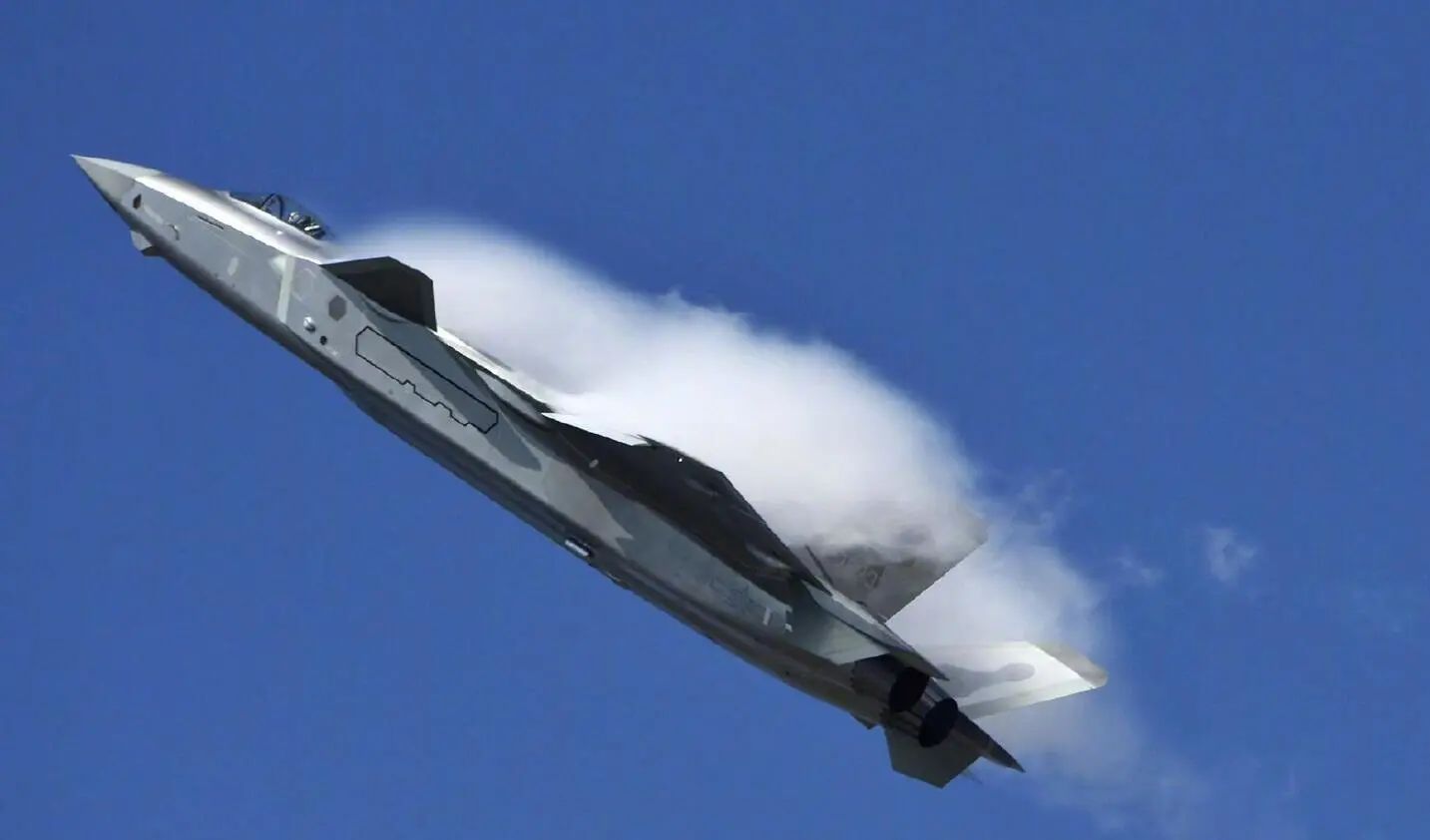 �����������Ա��F22�Ѿ�����Ǽ�20�Ķ��֣�ֻ��F35�ܶԿ���20