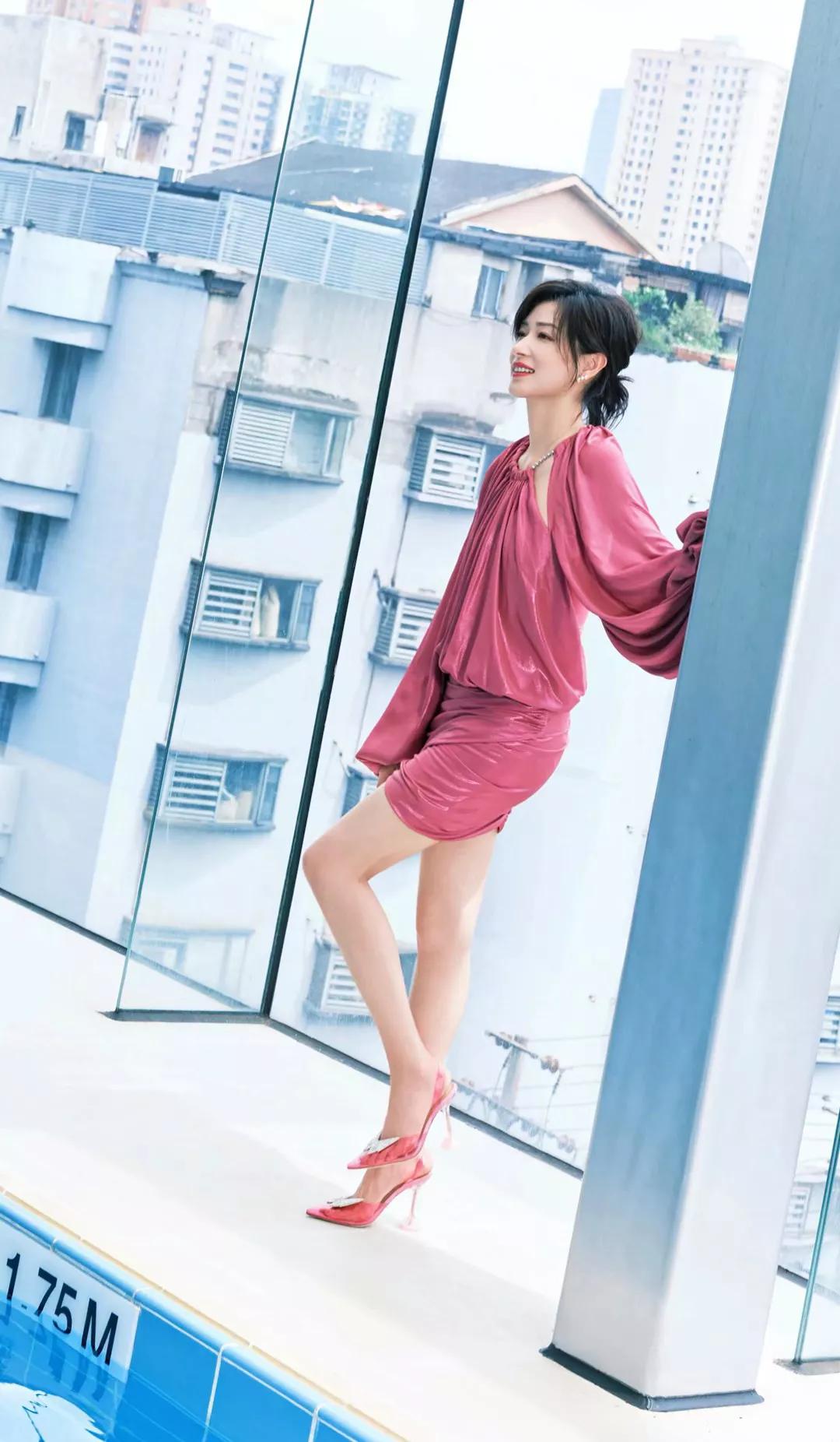 明星俏佳人：万茜最新各种穿搭，漂亮时尚，魅力无限