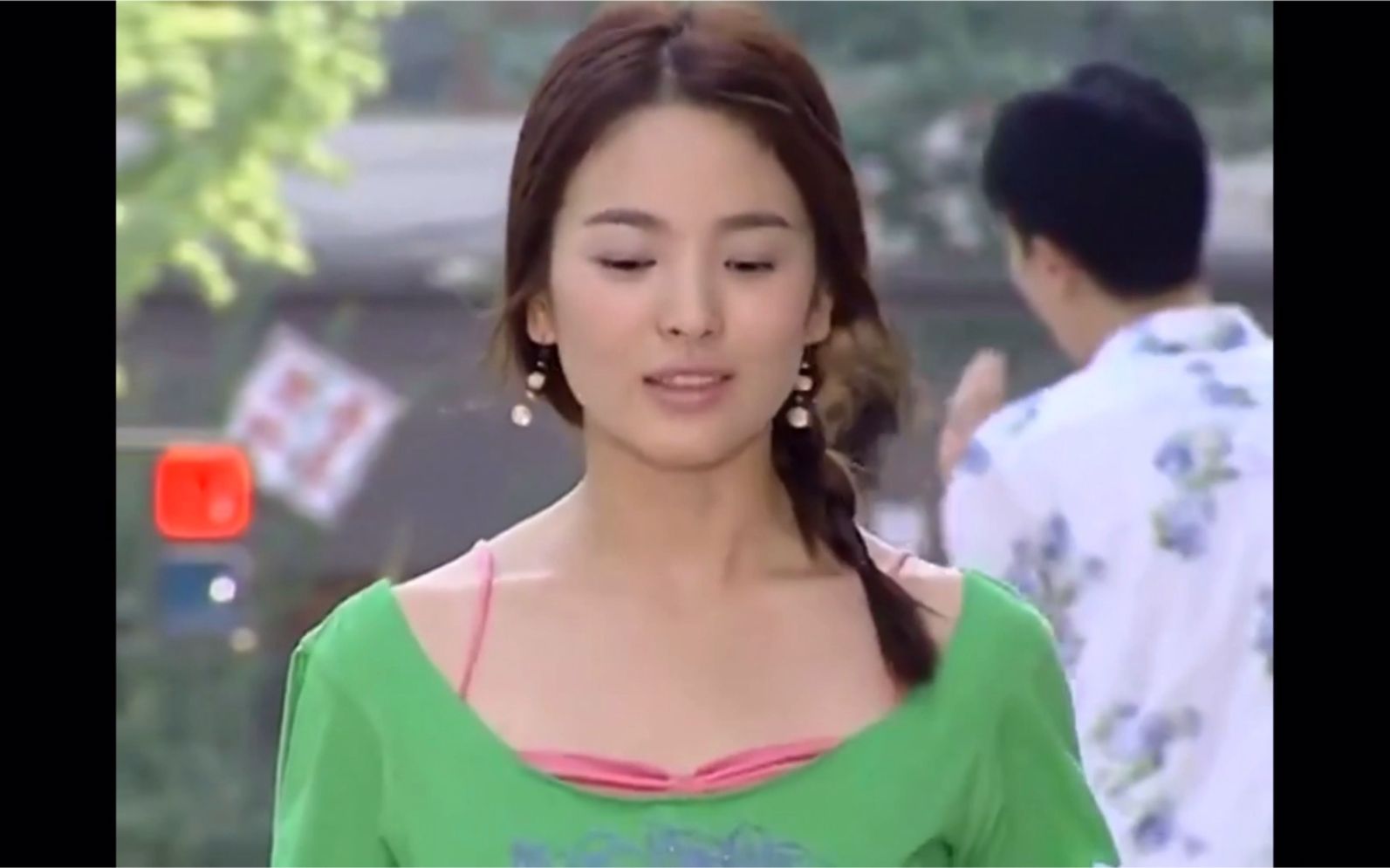 这部韩剧和夏天很适配，除了剧情，穿搭更是不落俗套